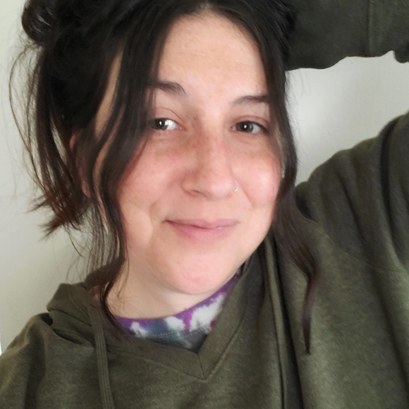 Meet your Posher, Katie - Picture 2 of 2